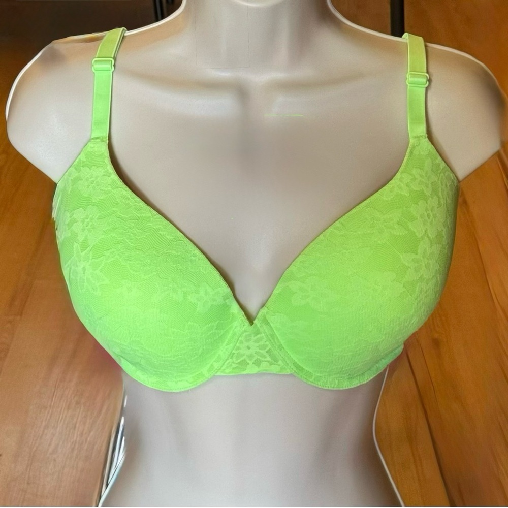 NWT Victoria’s Secret Pink Bra in Lime Green 34DDD
